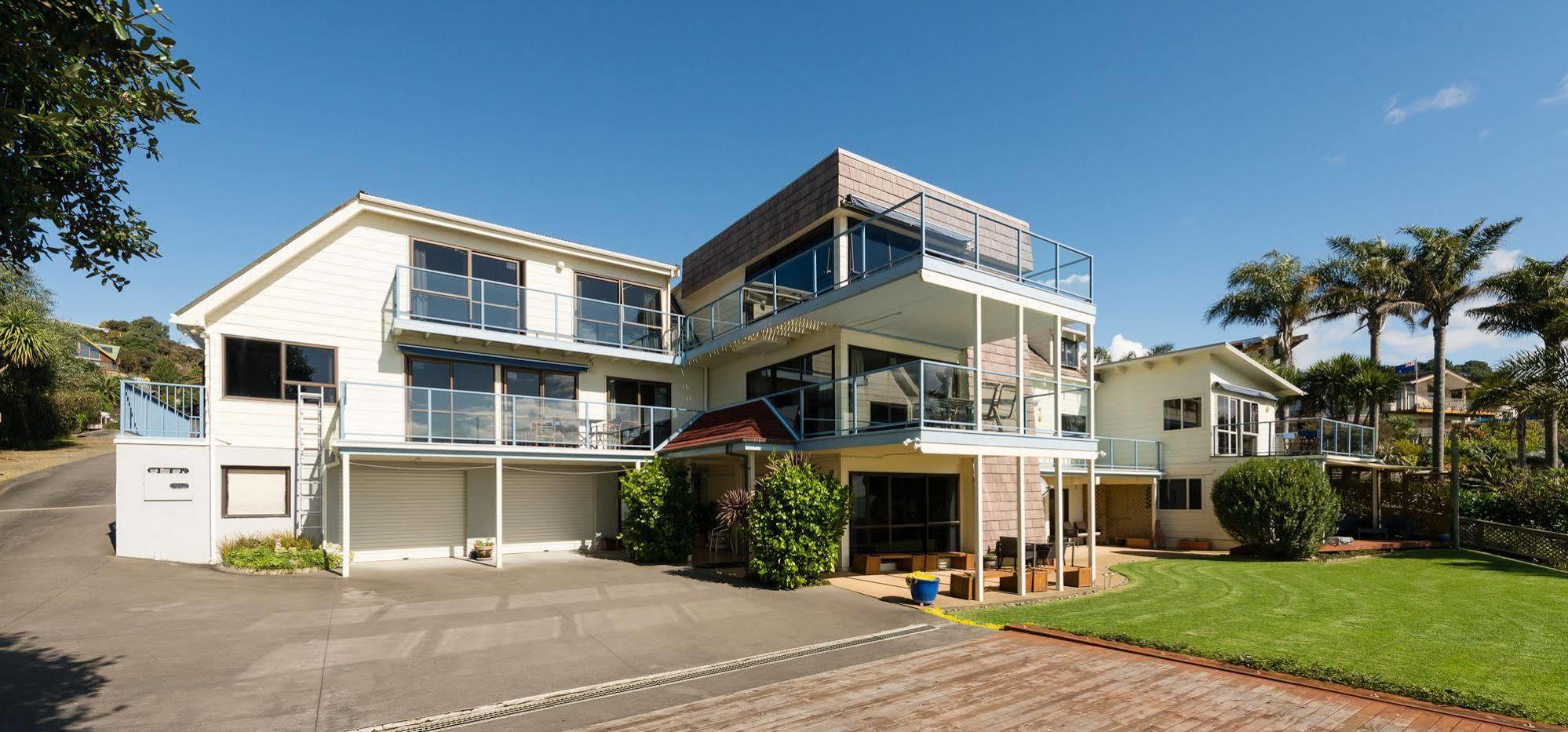 By The Bay Beachfront Apartments Mangonui Eksteriør bilde